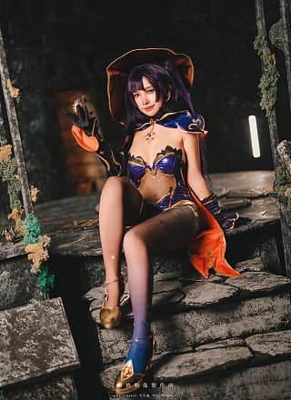 慕慕Momo, ヌード写真集 莫娜 Mona