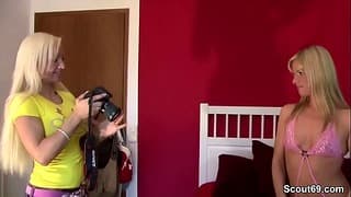德国女经纪人与瘦小少女进行真正的女同性恋试镜