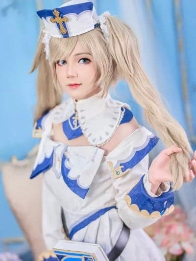 Joyce cosplay Barbara trong Genshin Impact