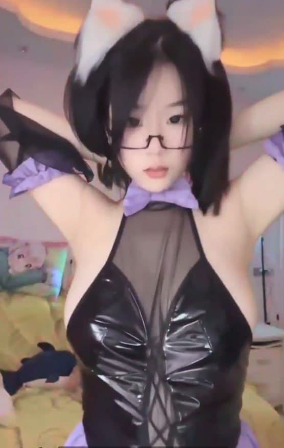 性感情趣制服大摆锤裸舞加长版