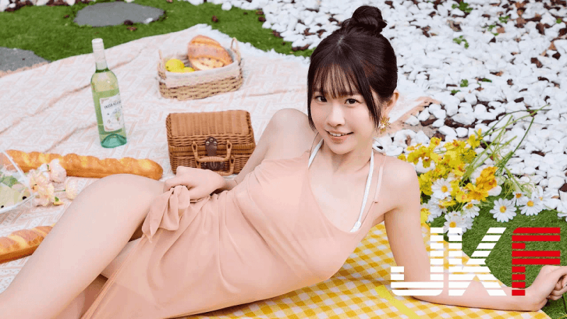 【JKF杂志】2025 4月号 COVER STORY 「笑颜宝藏」白上咲花