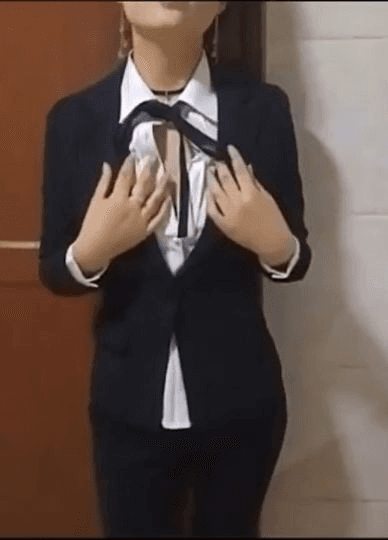 女业务到厕所做爱却来电话!拼命伪装还是忍不住淫叫几声