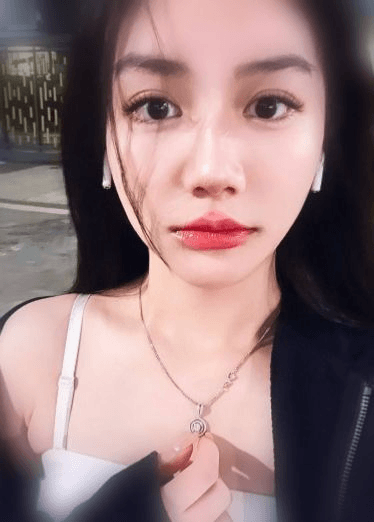 温柔知性大姐姐吃鸡吧的感觉真爽