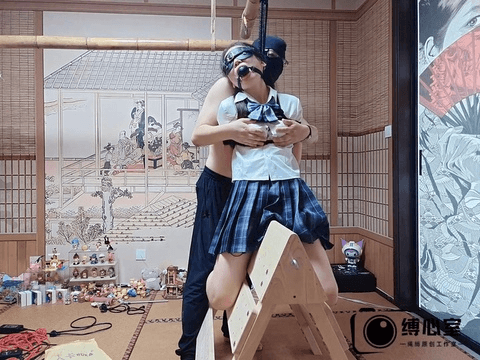 【缚心室】双马尾JK少女的绳缚地狱！一天高强度折磨，木马、驷马、吊缚折磨，炮机+AV棒，多种刺激轮流上阵，一次次GC颤抖一次次力竭
