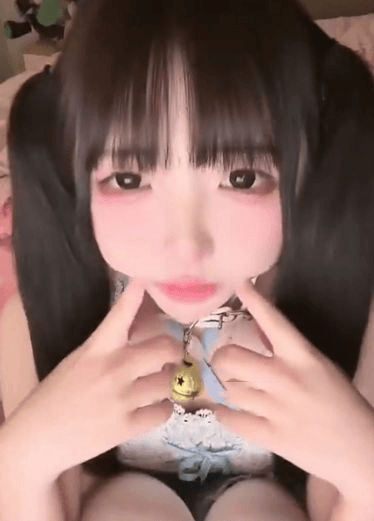 抖音佐佐酱直播吐舌头翻白眼的啊嘿颜