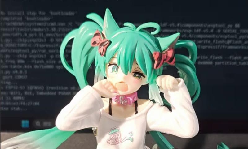 给AI女友换初音底座😂 整个机房都在循环甩葱歌...