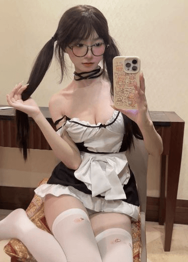 【我第一次见这种前所未有的嫩穴!】超可爱的萝莉,装成女s调教,被主人疯狂调教内射,还跟金主一起玩3p
