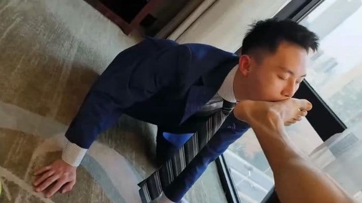 东北粗口s超长调教系列：正装反差伪主被粗口调教 1