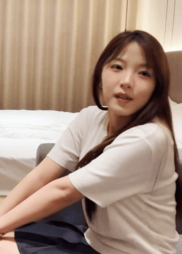 今天约了个兼职外围妹妹毕业现在做幼师 妹妹皮肤非常白润，身材均匀 也有男朋友因为收入低才出来兼职