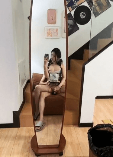 极品妹子吞吐鸡巴 白丝情趣内衣后入镜子前干自拍