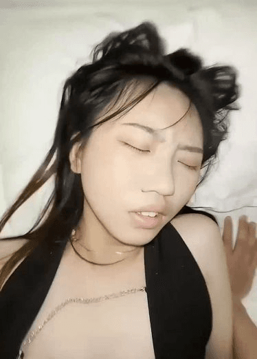 异地恋的女友,她在外地上大学,我在本地打工,没事的时候经常会去她那边找她