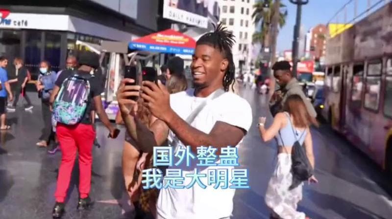 搞笑国外奇葩整蛊，如果有100个狗仔拍摄一个人，你会去看吗