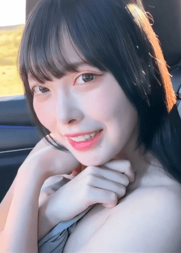 【这也太清纯了吧，车内做爱无套内射】在这种环境下做爱，真是心情愉悦啊，关键还是妹子这么清纯反差！