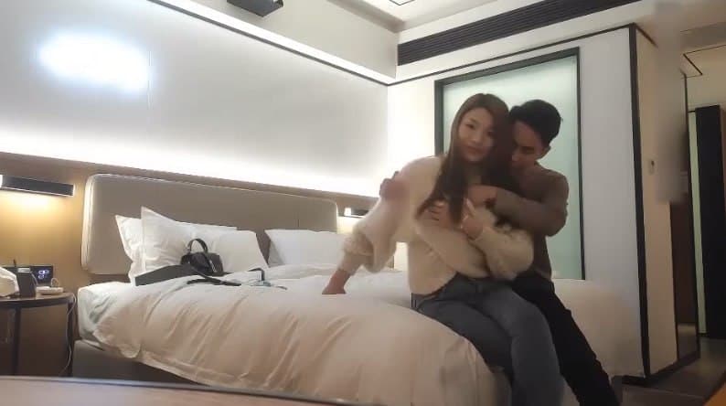 黑丝御姐丰满大奶让人爱不释手，人骚奶大品质一流