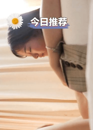 骚逼非常紧致的学生妹被大叔约到宾馆尽情享受，这小逼口可以舔一个月