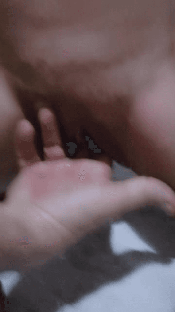 奶头好想要，下面也好想要，会喷水也会失禁