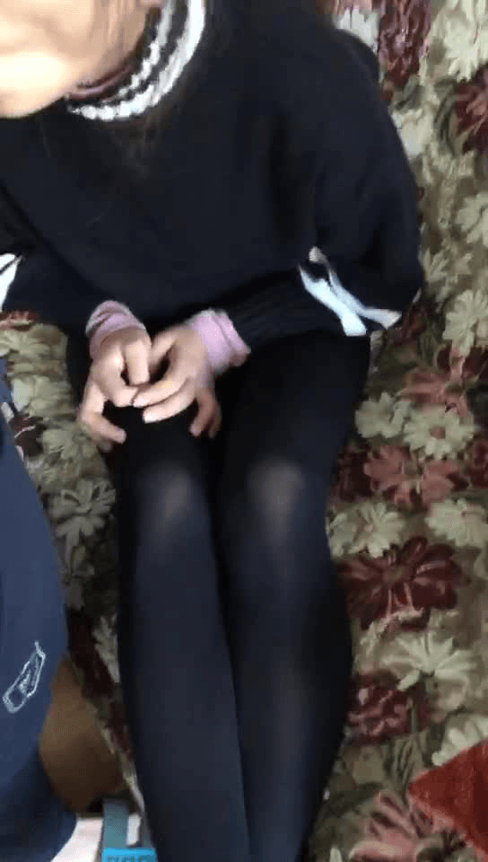 骚货表妹系列视频第②⑩部，喜欢吃鸡巴。