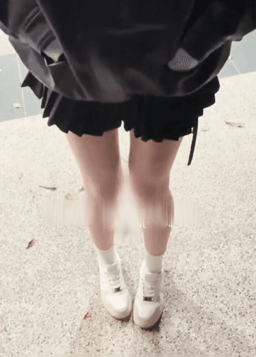 早就想玩这白嫩又软的骚腿了～车震一路操到床边