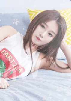 大陆AV剧情 淫魔舅舅挑逗装睡外甥女，诱惑啪啪，淫叫声刺激。