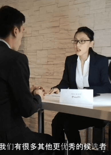 华裔小森哥冒充老板潜规则面试的欧洲大洋马
