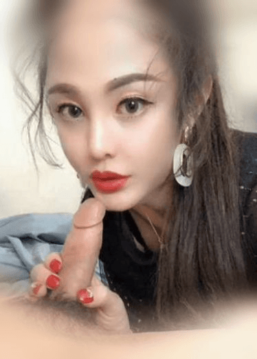 高颜值女神口活伺候，太美了侧脸