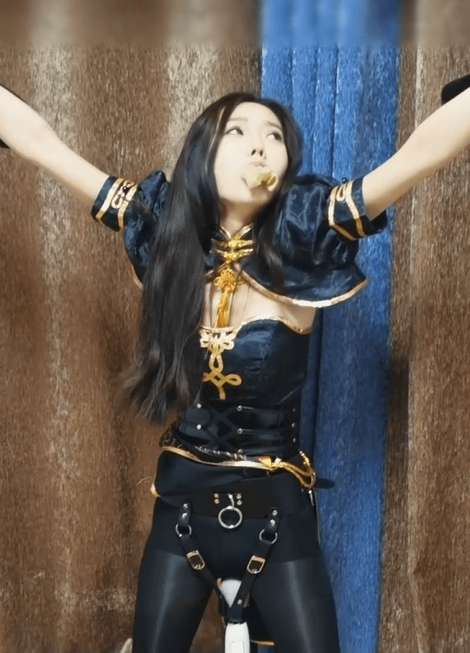 这双腿绝了 这是cosplay 女法师被强奸吗？