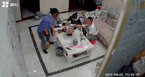 没文化真可怕，液体燃料还敢直接明火填加，所以这不是意外，这是没文化导致的