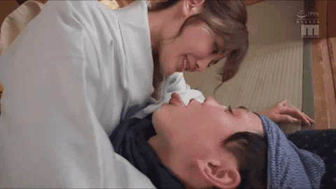美人淫意炽热，诱得心神迷乱无助