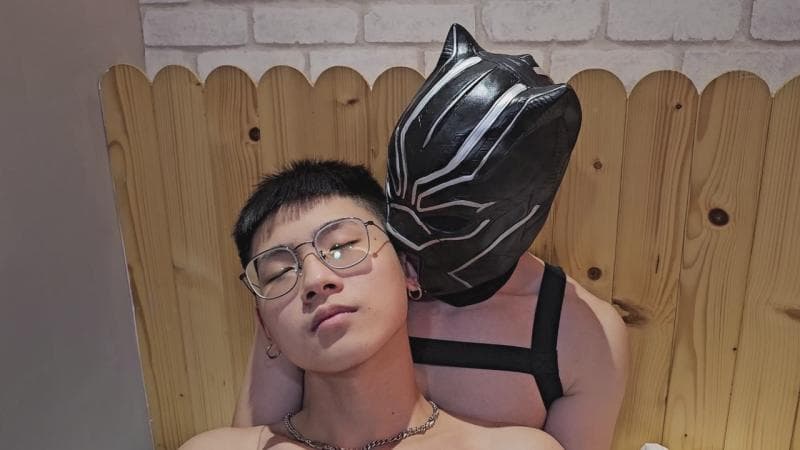 调教眼睛小男奴，带上项圈让他认清主人