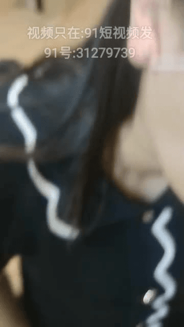 洗澡刮体毛妈妈回来了，让妈妈看看给我口活