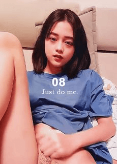 18清纯红唇嫩妹道具自慰