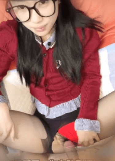 自购推特狮子大神-操的太勐把女友操喷了，尿的自己鸡巴上都是水，嘴上说着不舒服，身体却很诚实