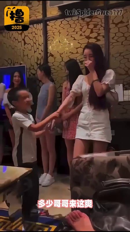 骚麦，饥渴难耐的母狗
